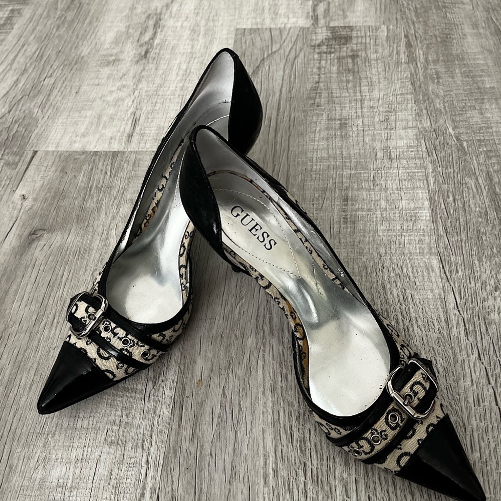 Guess Monogram Pumps sz 6  black cream